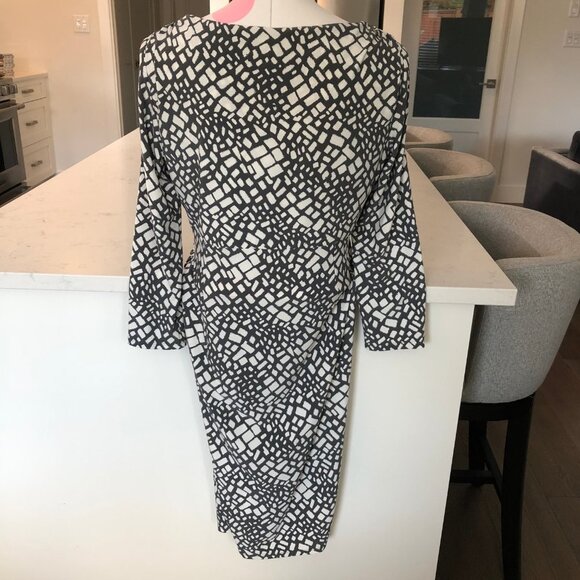 Lauren Ralph Lauren V Neck Faux Wrap Print Dress w Side Ruching Gray + Wht Sz 10 - Picture 7 of 13